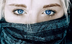 太子用身体去慰问灾难的子民